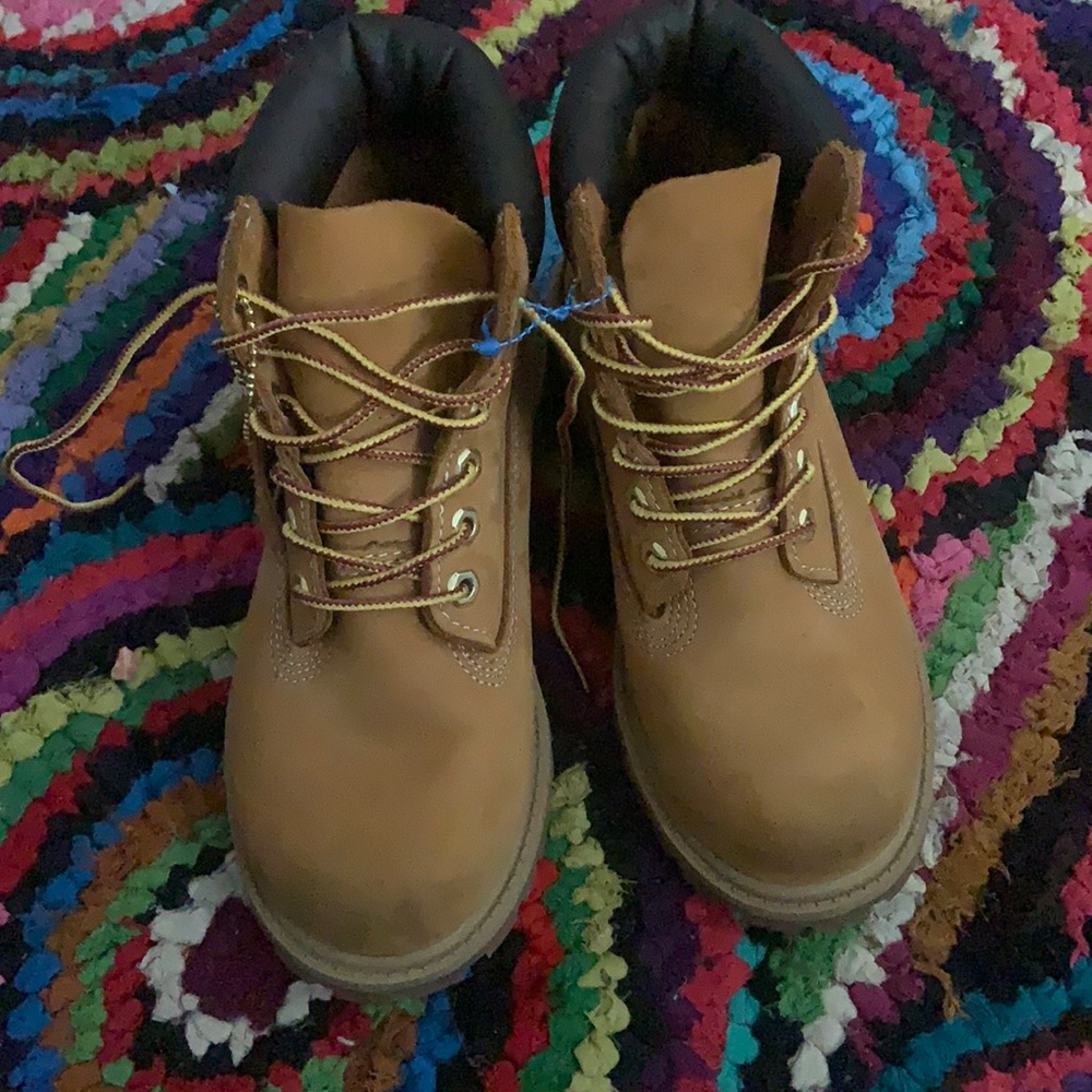 Timberland classic wheat in kids size 1 🥰‼️